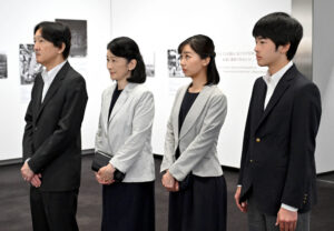 La familia imperial de Japón: entre la prédica pacifista y el recordatorio del horror de Hiroshima y la angustia por la supervivencia de la dinastía