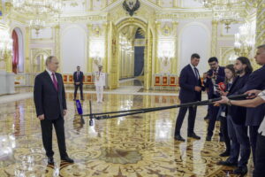 Vladimir Putin involucra indirectamente a Xi Jinping en su cumbre con Trump en Alaska