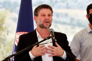 Un ministro del Gobierno israelí espera que la reanudación de un plan de construcción en Cisjordania "entierre la idea del Estado palestino"