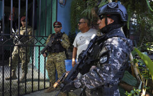 El "nuevo El Salvador" de Bukele: militarizar la educación, menores juzgados como adultos y más años de prisión