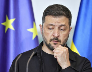 Una Europa alicaída arropa a Zelenski en la Casa Blanca para que Trump no premie a Putin