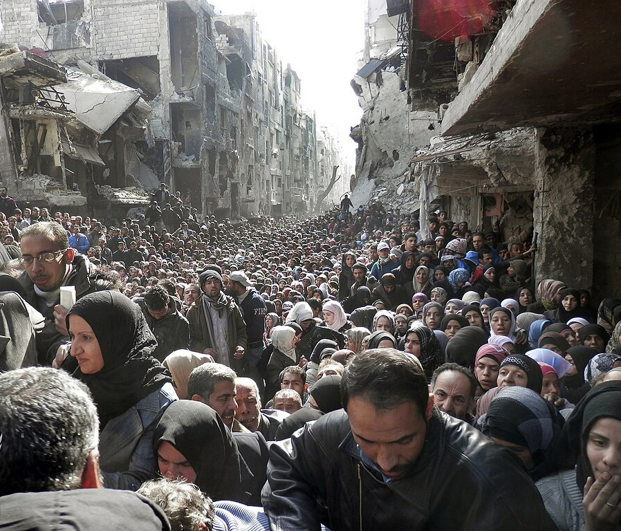 En las ruinas de Yarmuk, el campo de refugiados palestinos arrasado por la guerra en Siria: "Bashar Asad y Benjamin Netanyahu son lo mismo"