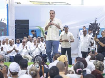 1,910 familias reciben títulos de propiedad en Los Guaricanos