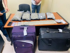 DNCD APRESA EN AEROPUERTO CIBAO CIUDADANO DE EEUU CON 5 PAQUETES DE MARIHUANA