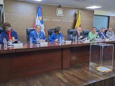 JCE adjudica la renovación de las cédulas de identidad a Emdoc