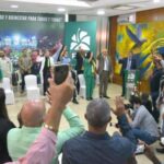 Leonel Fernández encabeza juramentación de dirigentes PRM y PLD