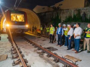 Paliza supervisa pruebas de trenes en metro de Los Alcarrizos