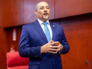 Eduard Espiritusanto, vocero de la Fuerza del Pueblo en el Senado