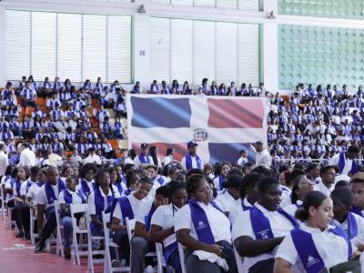 2,848 jóvenes se gradúan del programa Oportunidad 14-24