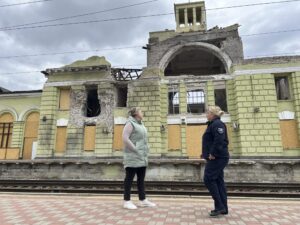 La batalla de los trenes: Rusia y Ucrania atacan las "arterias de la guerra"