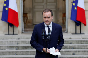 Sébastien  Lecornu asegura que hay "voluntad compartida" para aprobar un presupuesto y evitar elecciones en Francia