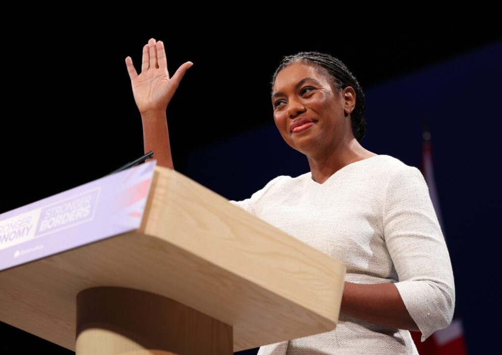 Los 'tories' prometen café, croissant y zumo: Kemi Badenoch trata de reanimar a un partido que se hunde en las encuestas