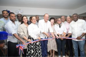 Alcaldía de Santiago entrega remozada  Casa Club de Arroyo Hondo con inversión de RD$8.3 millones