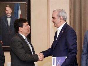 Abinader recibe informe para fortalecer sistema protección social