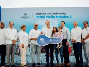 Gobierno entrega 95 apartamentos en La Guáyiga